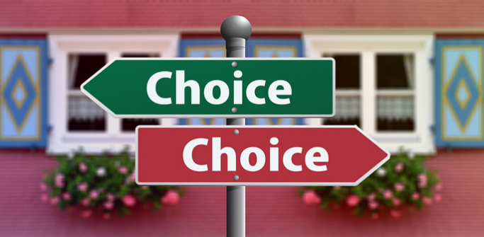 Two signposts saying "choice" pointing opposite ways
